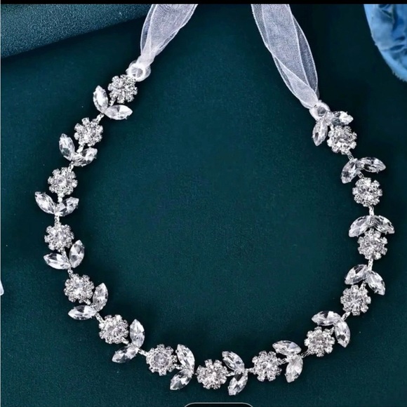 Elegant Silver Crystal Headband - Picture 2 of 4